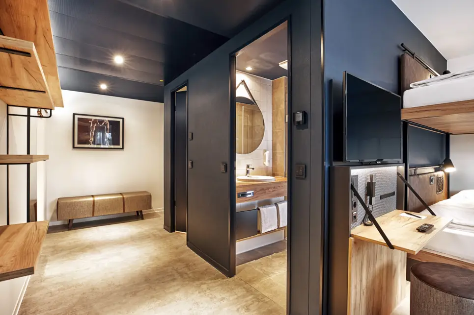 Comfort 6-bed room H2 Hotel München Olympiapark - Official website