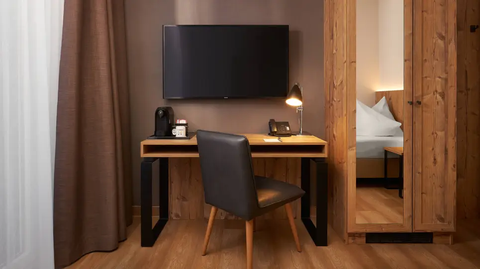 Superior single room at the HYPERION Hotel Garmisch-Partenkirchen