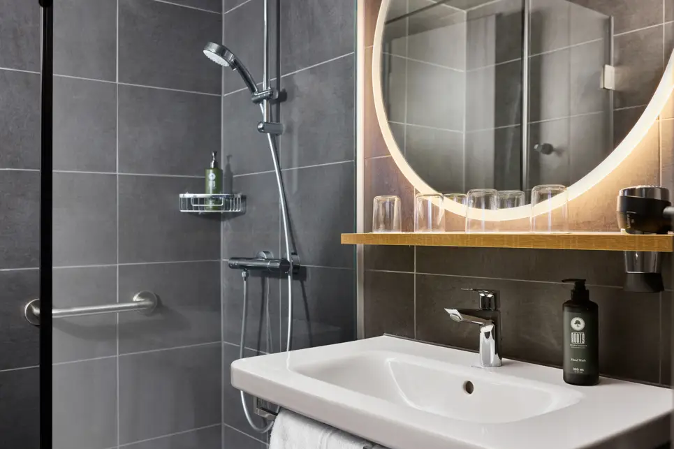 Bathroom - Comfort twin-bed room - H2 Hotel Saarbrücken - H-Hotels.com
