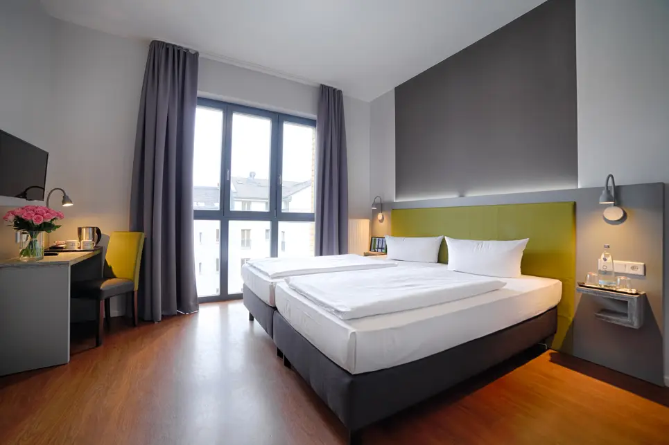 Comfort double room at the H+ Hotel 4Youth Berlin - Official website