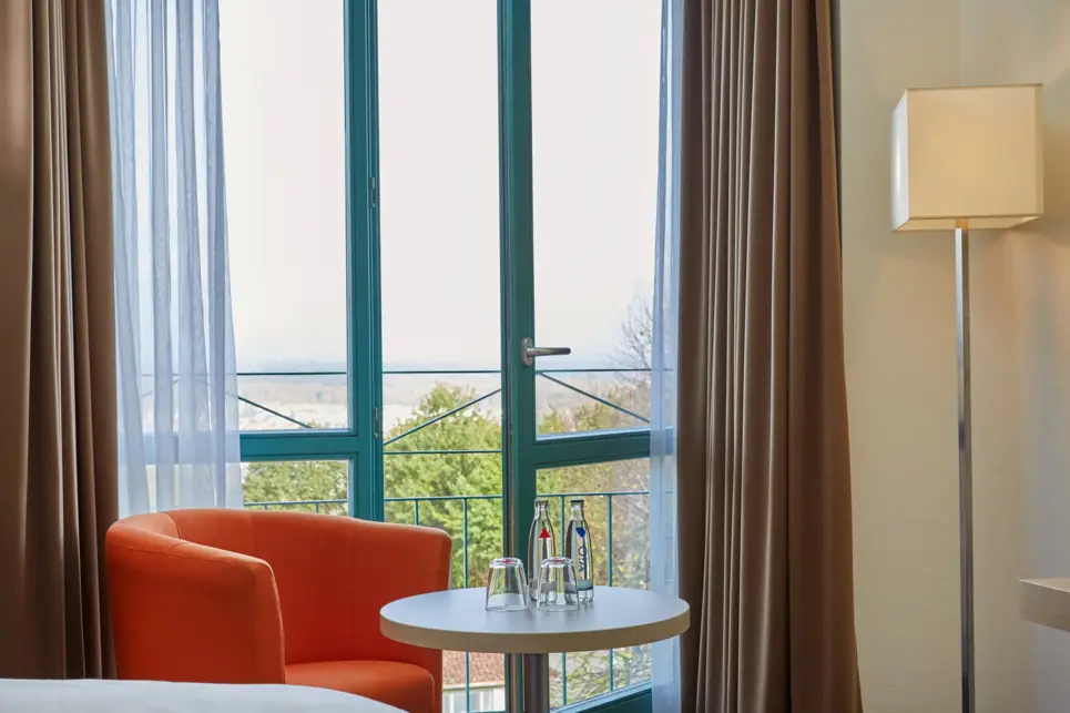 Comfort twin room at the H+ Hotel Limes Thermen Aalen - Official website