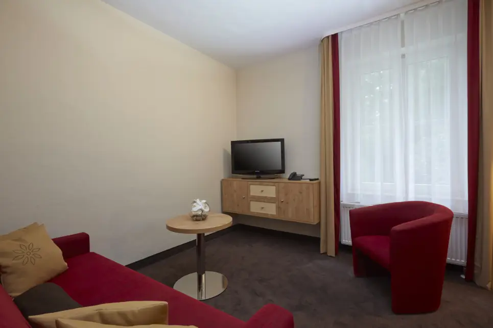 Living area in one of the suites at the H+ Hotel & Spa Friedrichroda - Official website