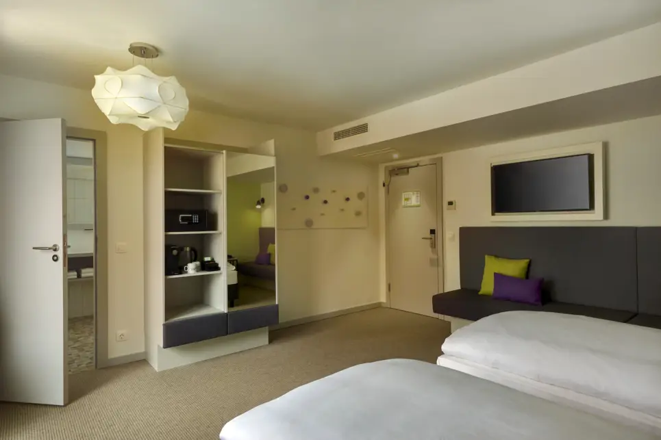 Modern deluxe room at the H+ Hotel Wien - Official website
