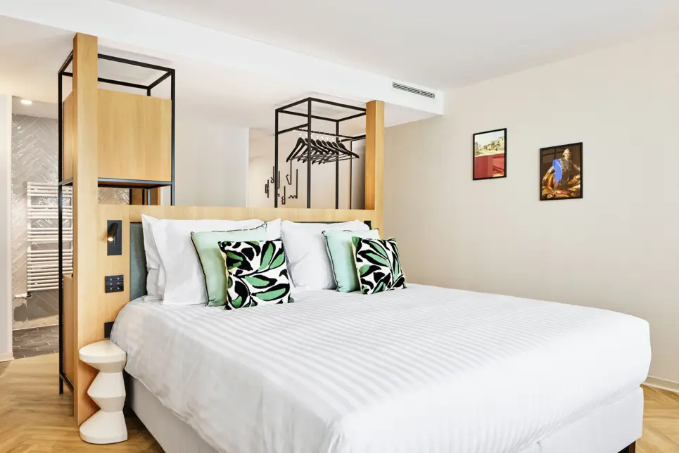 Premium King Room - H4 Wyndham, Paris Pleyel - Official website
