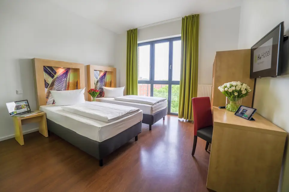 Standard Double Room - H+ Hotel 4Youth Berlin - Official website