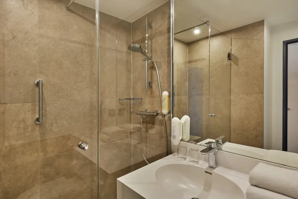A modern comfort double room at the H+ Hotel Köln Hürth - Official website